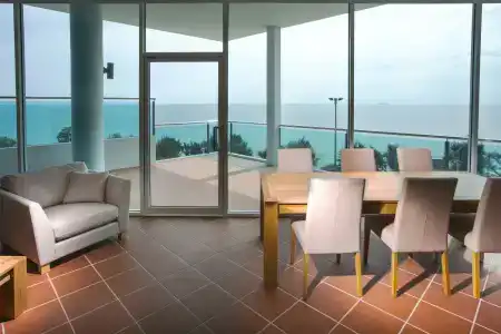 GrandBlue Resort & Beachclub - 7