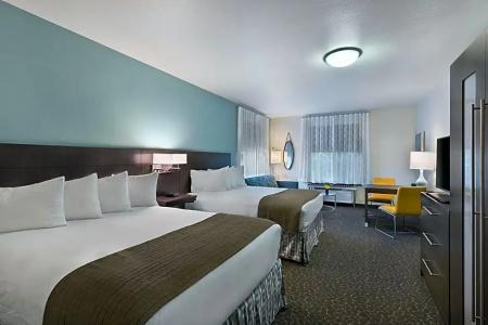 Oxford Suites - 39