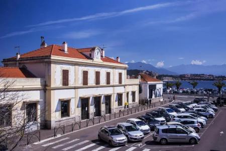 le Dauphin - 1