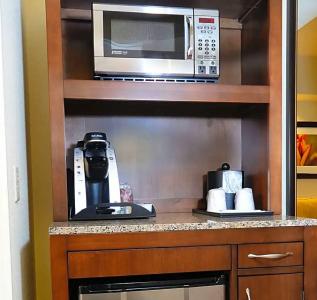 Hilton Garden Inn Airport - 75