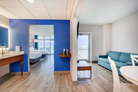 Holiday Inn Express & Suites Beach Beachfront by IHG - 32