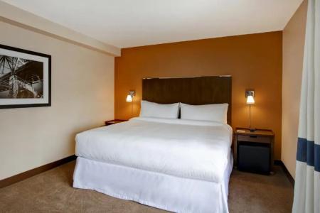 Four Points by Sheraton - 90