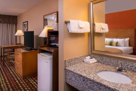 Best Western Ambassador Inn & Suites - 149