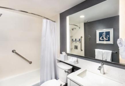 Four Points by Sheraton Los Angeles Westside - 57