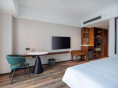 Holiday Inn Qingdao City Center, An Ihg - 26