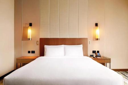 Hilton - 49