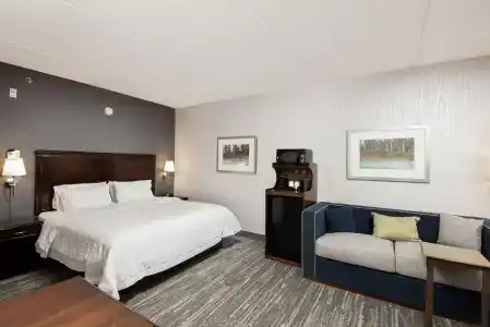 Hampton Inn & Suites by Hilton - 37