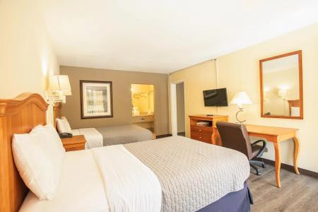 Rodeway Inn & Suites Southeast - 4