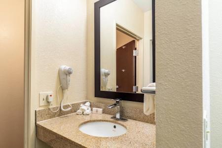 Red Roof Inn Plus+ & Suites Houston – Iah Airport Sw - 48
