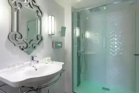 Philéas Lazare & Spa - 56