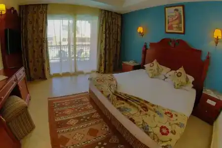 Titanic Palace - Families and Couples only - 42