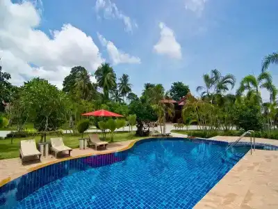 Bueng Bua Thong - 12