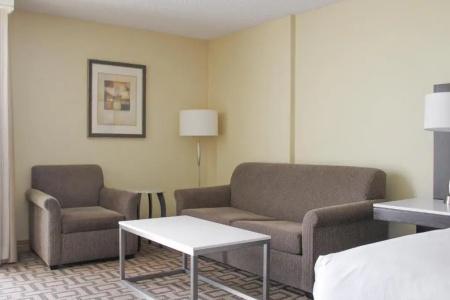 Hilton Arden West - 57