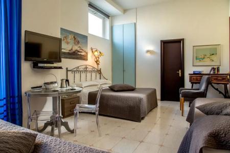 Roma Central Guest House - 73