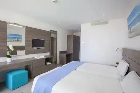 Limanaki Beach & Suites - 80