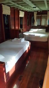 Ruean Mai Chai Khlong - 54