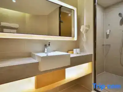 JI Shanghai Hongqiao National Convention and Exhibition Center Huaxiang Road - 43