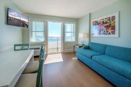 Commander & Suites - 121