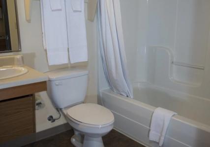 WoodSpring Suites - 7