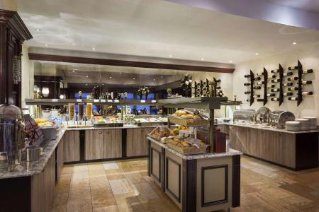 Ramada & Suites by Wyndham Bucharest North - 9
