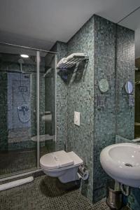 Venis Boutique - 7