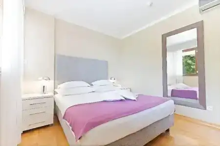 The Residence - 121
