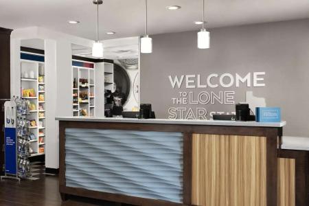 Hampton Inn & Suites/East - 1