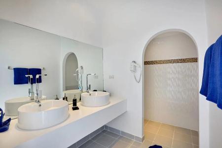 La Perle Luxury Boutique - 6