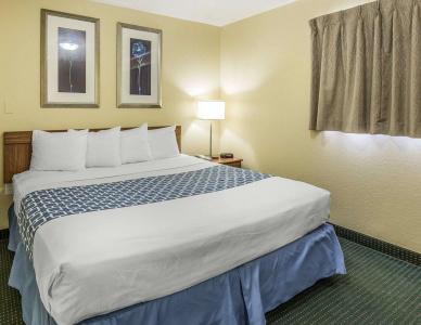 Suburban Studios Cape Coral - 2