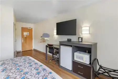 SureStay Plus by Best Western East - 41