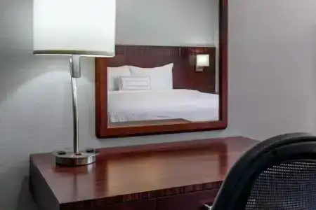 Hilton Garden Inn - 4