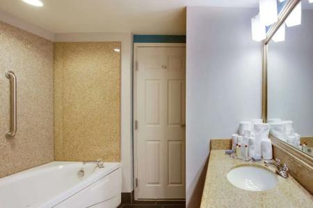 Fairfield Inn & Suites by Marriott Virginia Beach/Norfolk Airport - 10
