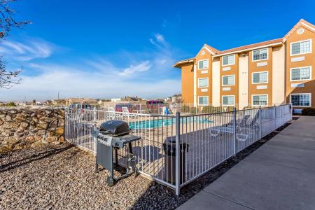 Quality Inn & Suites I-10 - 18