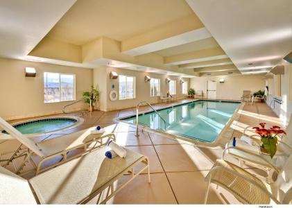 Hampton Inn & Suites - 14
