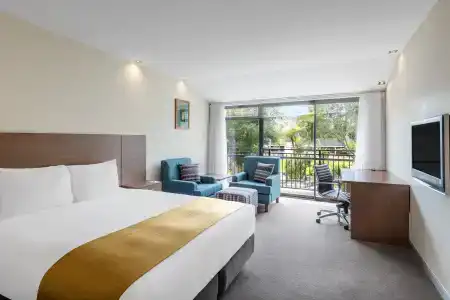 Holiday Inn Airport - 5