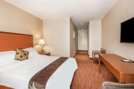 Ramada by Wyndham Flushing - 22