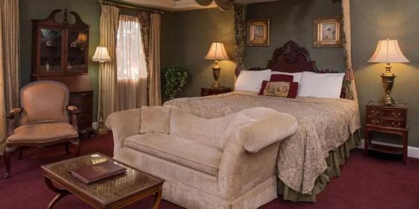 Red Coach Inn - 117