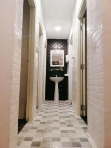 White House Hostel - 10