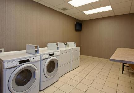 SpringHill Suites by Marriott - 4