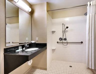 Fairfield Inn & Suites by Marriott Central - 37