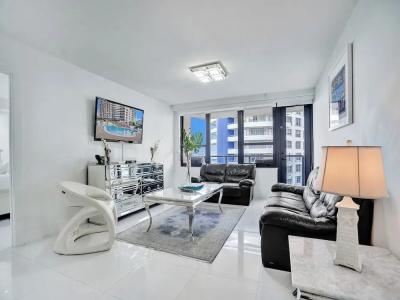 The Alexander All Suites - 809