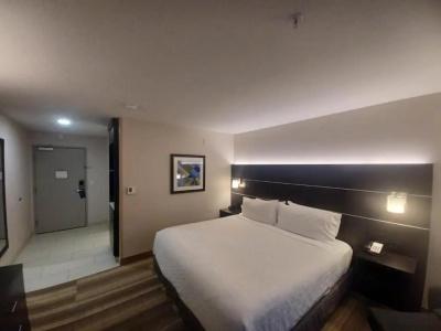 Holiday Inn Express & Suites, an IHG - 29