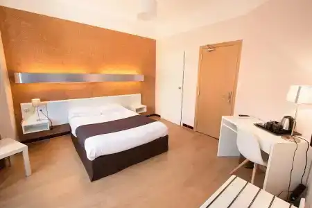Hôtel Mondial - 41