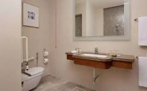 Hilton - 9
