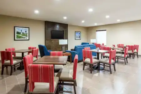 Comfort Inn & Suites Airport - 15