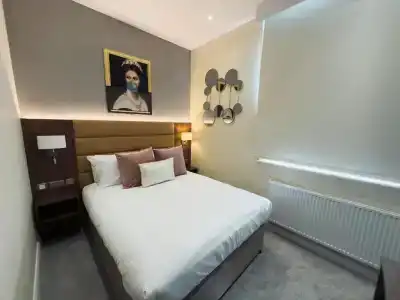 The Castleton - 70