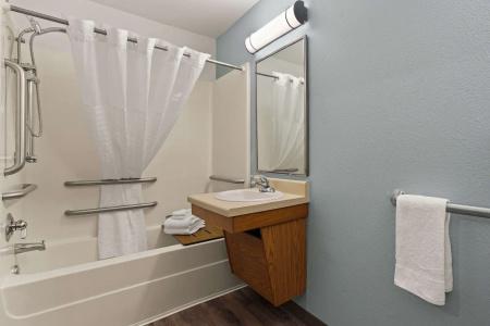 WoodSpring Suites North - 9