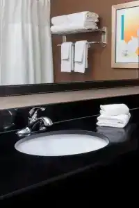 Fairfield Inn & Suites - 15