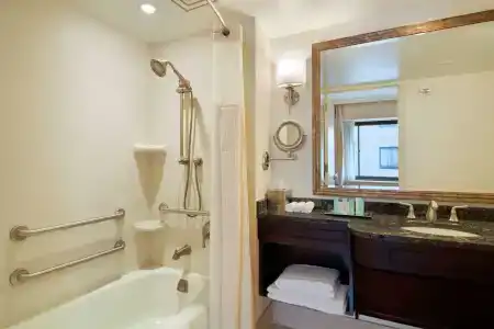 Capital Hilton - 8