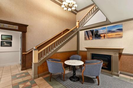 Days Inn by Wyndham Downtown - 9